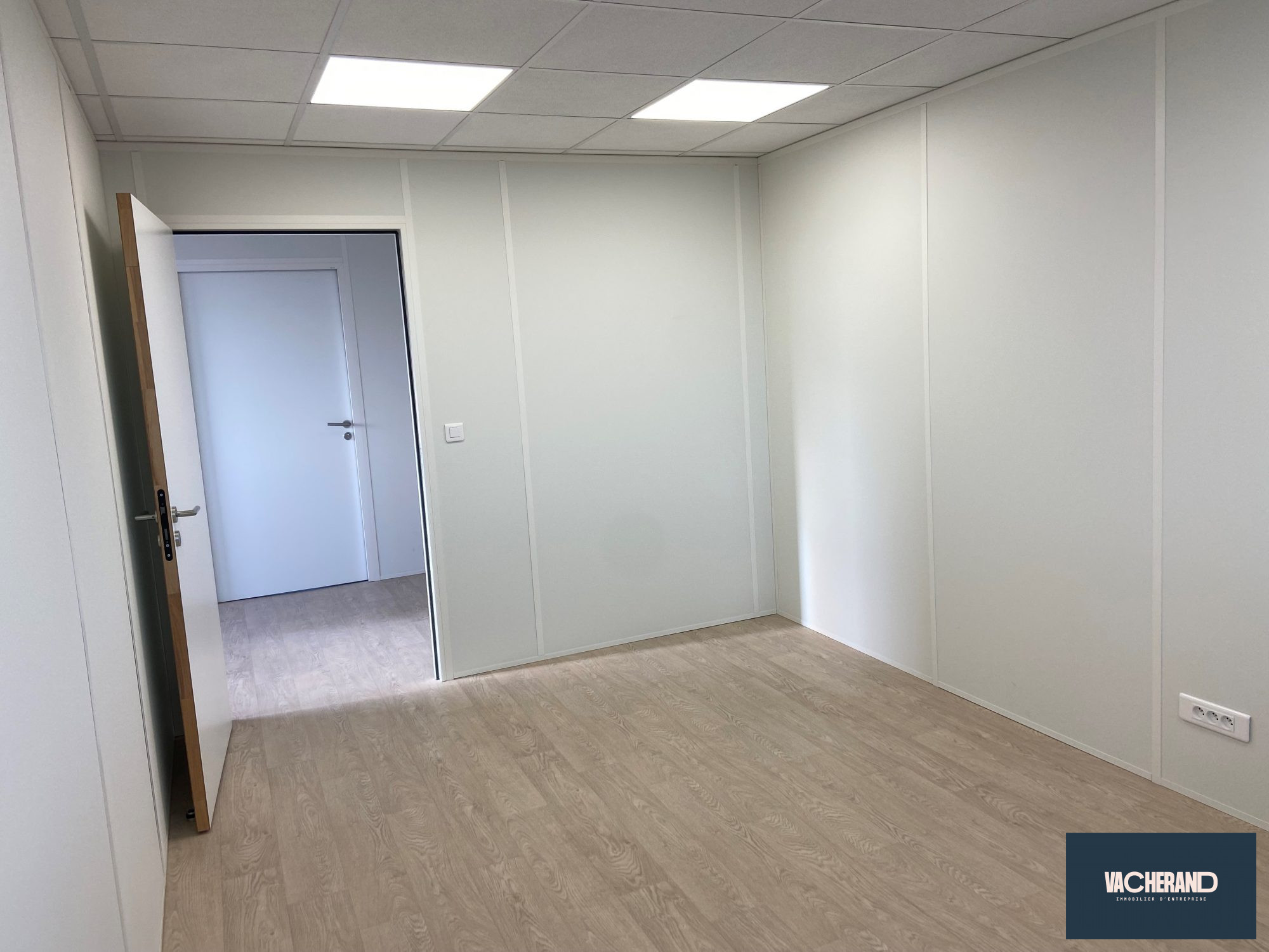 Location Bureaux 14m² Neuville-en-ferrain 3