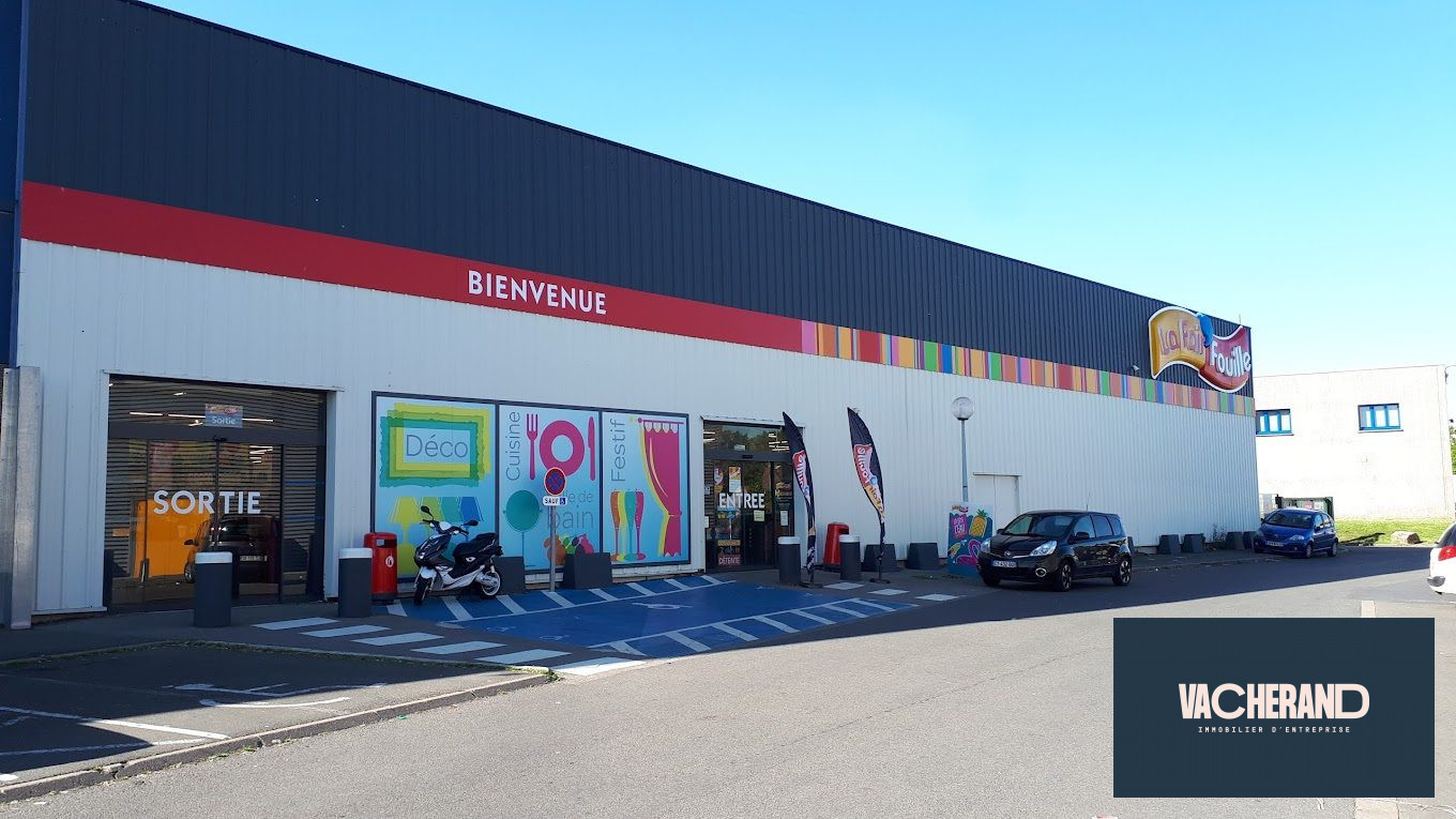 Location Locaux commerciaux 1500m² Capinghem 1